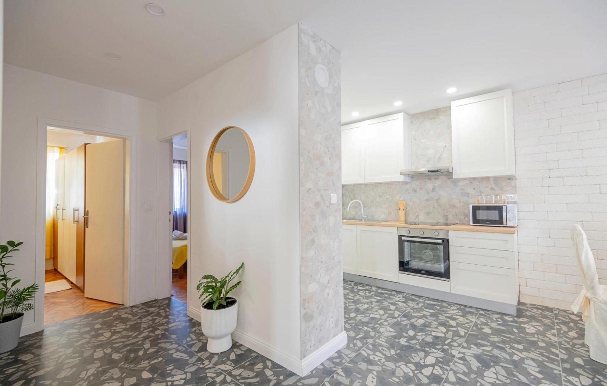 Cozy Apartment In Makarska With Kitchen Exteriér fotografie